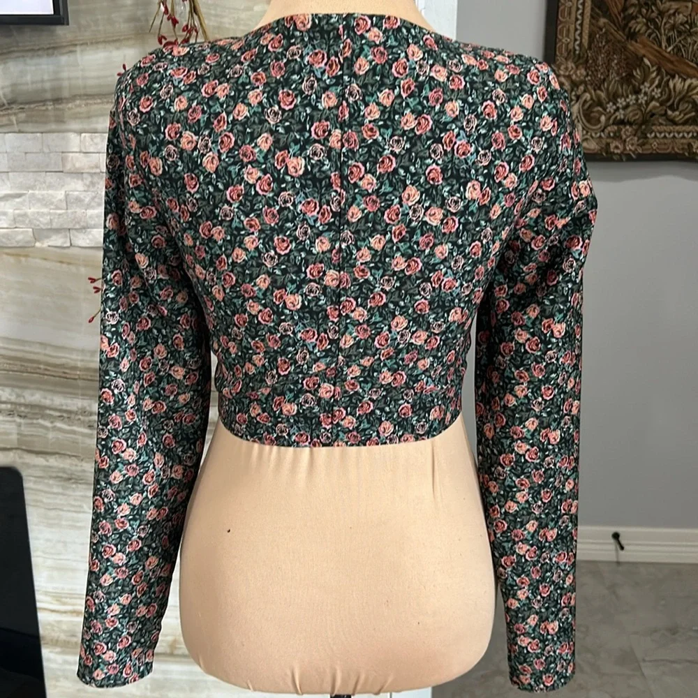 Zara New With Tags Long‎ Sleeve Floral Crop Top. Size S